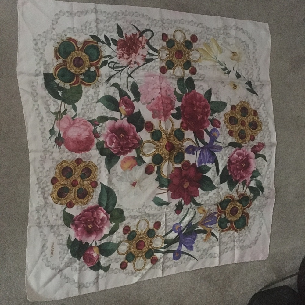Chanel scarf OPEN FOR TRADE/best offer